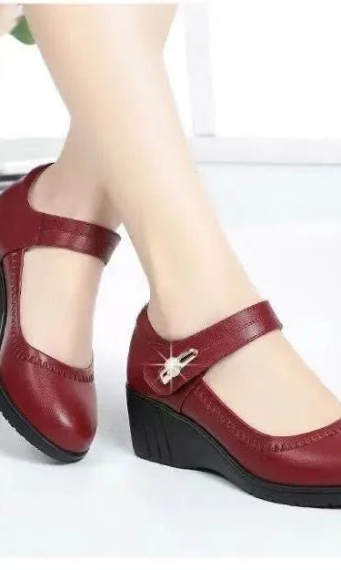 Overhead view of a pair of Alana mid-heel comfort shoes in black, displaying the full shape and soft cushioning.