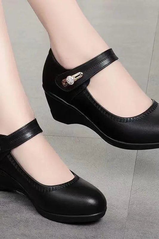 A woman wearing the Alana mid-heel comfort shoes in a professional setting, demonstrating their all-day wearability and style.