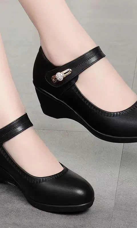 A woman wearing the Alana mid-heel comfort shoes in a professional setting, demonstrating their all-day wearability and style.