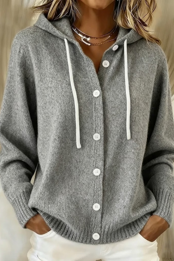 Model in a gray Anouk T-shirt, styled for an elegant yet casual look, perfect for everyday wear.