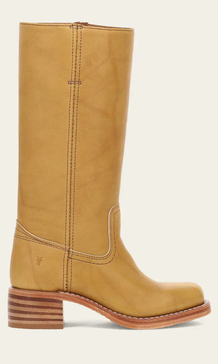 Calandra classic western boots in black worn with denim jeans, demonstrating a casual styling option.