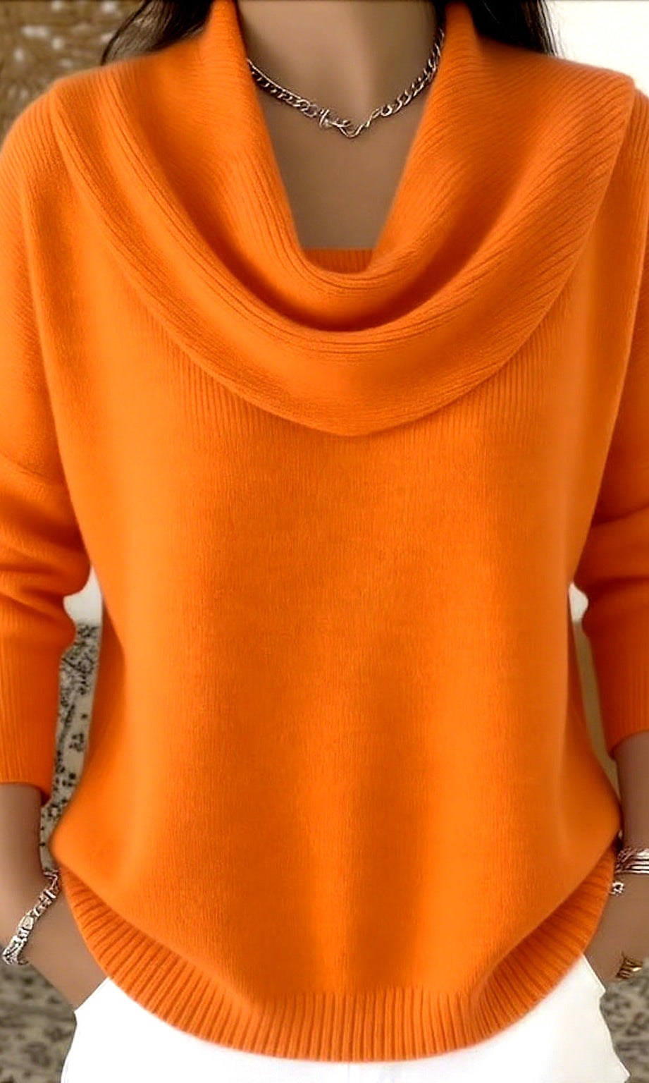Detail shot of the side pocket on the Elina comfort fit pants, emphasizing functionality and design.