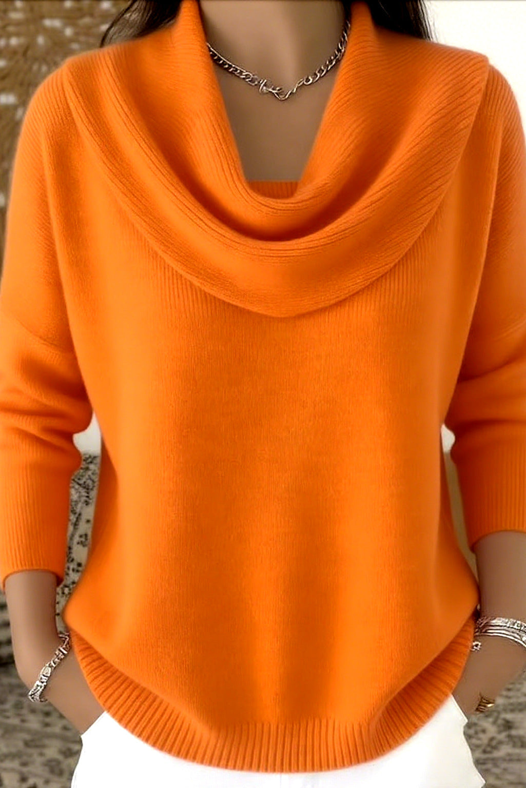 Detail shot of the side pocket on the Elina comfort fit pants, emphasizing functionality and design.