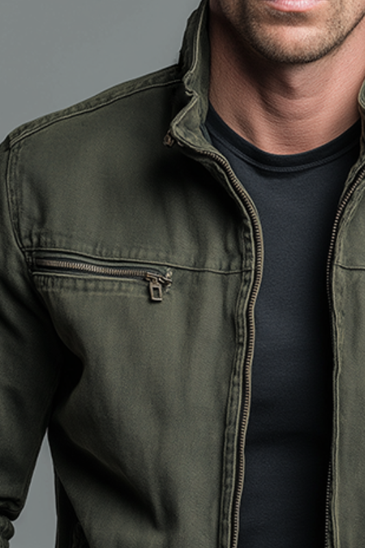 Man wearing the green Lars rugged thermal jacket outdoors, paired with jeans, demonstrating a casual, confident style.