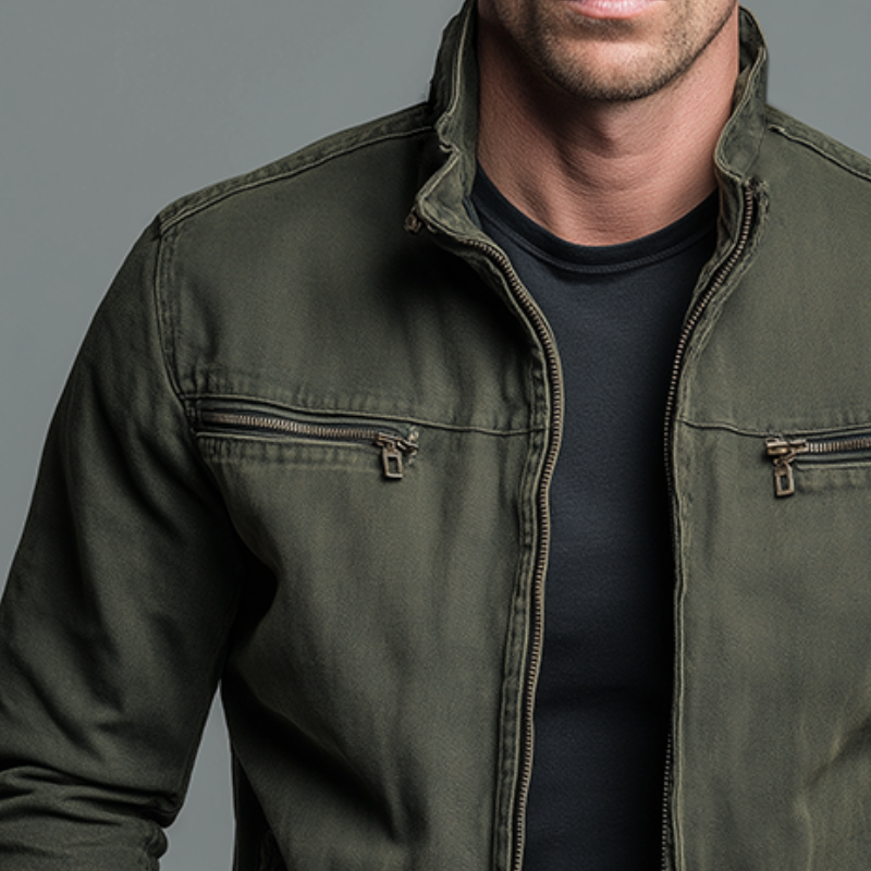 Man wearing the green Lars rugged thermal jacket outdoors, paired with jeans, demonstrating a casual, confident style.