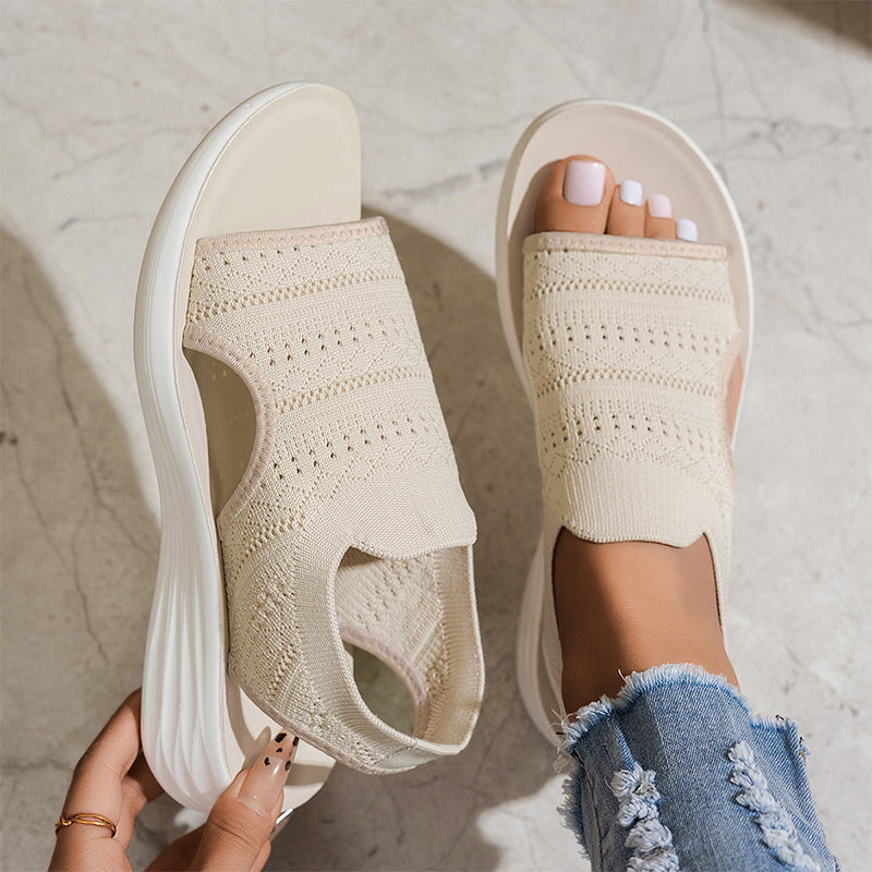 Detailed view of the lightweight sole on a blue pair of platform sandals, illustrating its height and comfort.
