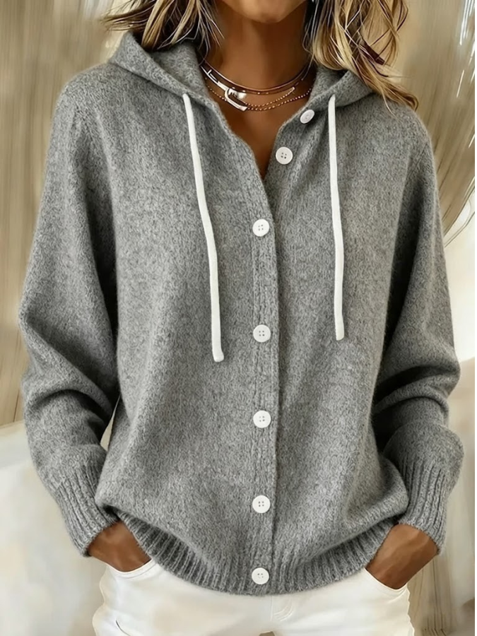 Model in a gray Anouk T-shirt, styled for an elegant yet casual look, perfect for everyday wear.