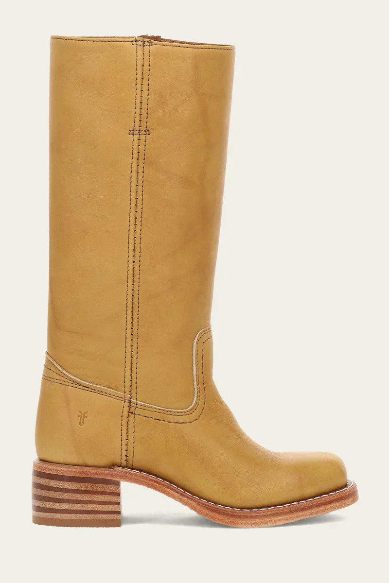 Calandra classic western boots in black worn with denim jeans, demonstrating a casual styling option.