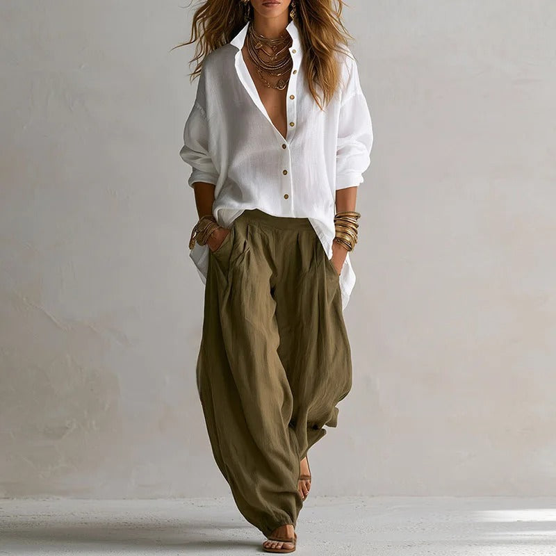 Detail of the discreet side pocket on a pair of comfortable pink wide-leg trousers, perfect for essentials.