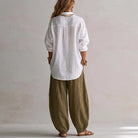 Close-up of the high-waist detail on fluid wide-leg trousers, emphasizing comfort and a seamless fit.